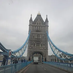 Walking To Tower Bridge Apartamento